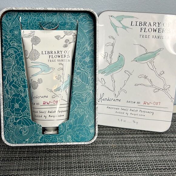 Library Of Flowers True Vanilla Hand Crème 3.4 oz New - Picture 1 of 5